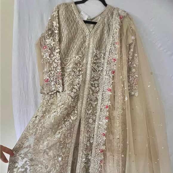 Wedding reception dress with long shirt lehnga and dupatta - BRAND NEW - Picture 2 of 4